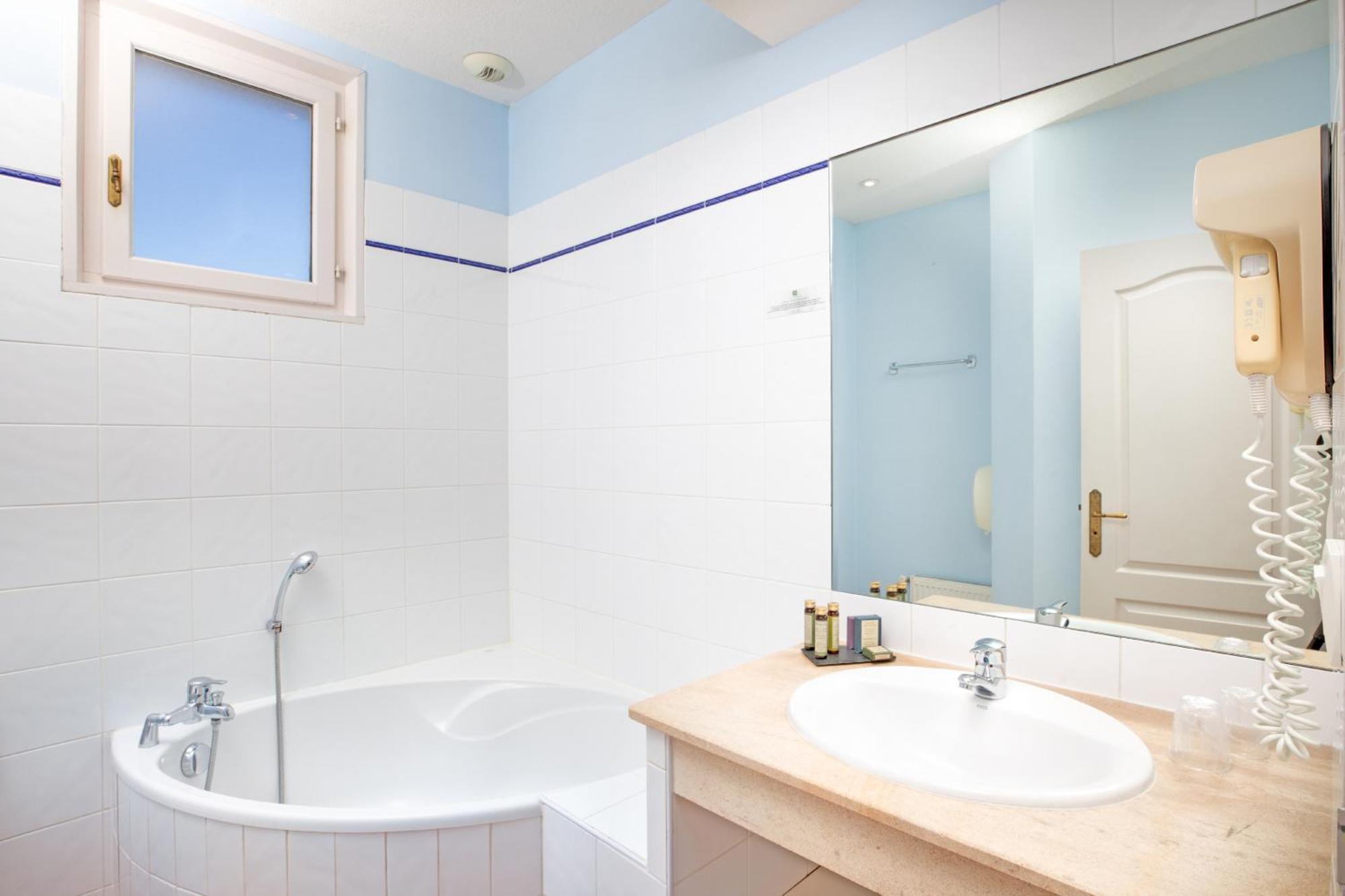 Hotel La Bastide Saint Martin 3*